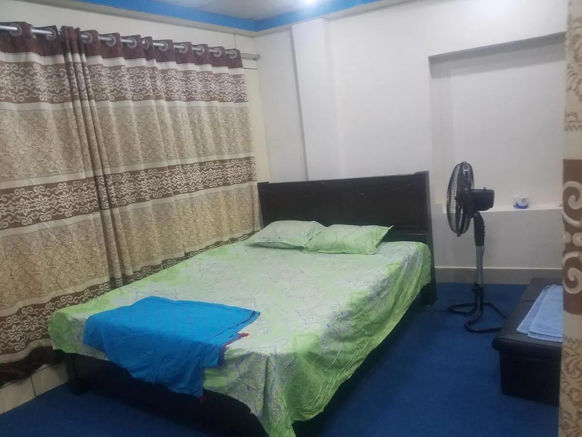Kompass Homestay - Affordable Ac Room With Shared Bathroom In Naya Paltan Free Wifi Dhaka Apartment