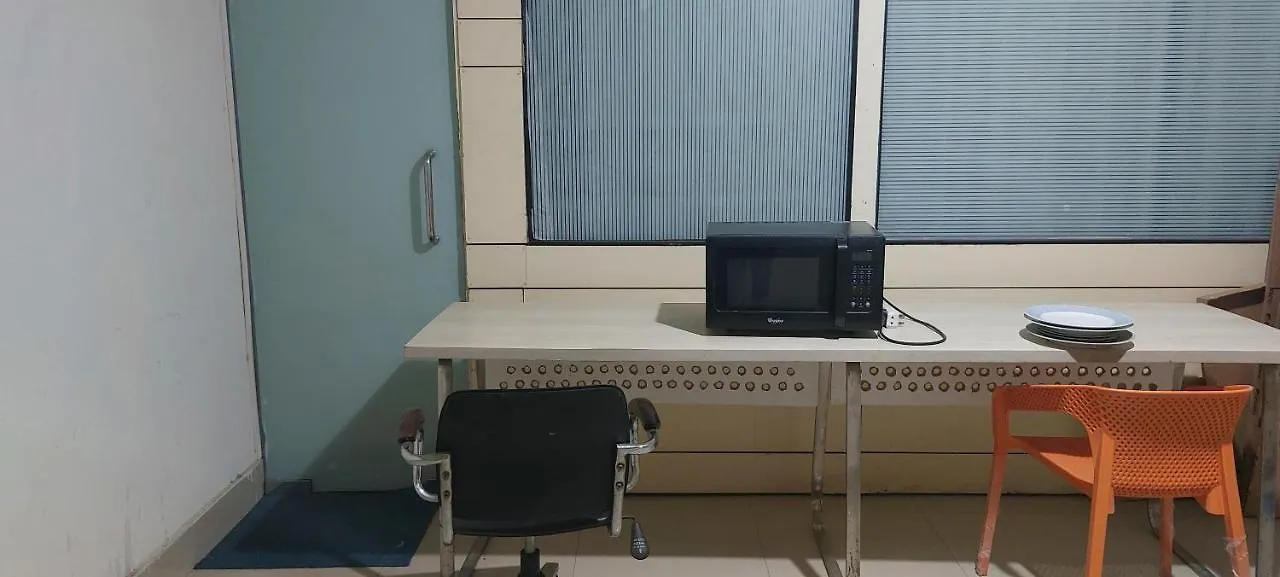 Kompass Homestay - Affordable Ac Room With Shared Bathroom In Naya Paltan Free Wifi Dhaka Bangladesh